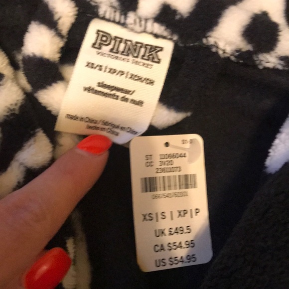 Brand new fuzzy love pink robe - Picture 2 of 2